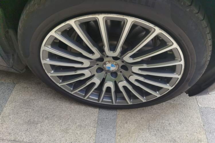 Used BMW 7 Series 2016 740Li Luxury Edition Right Front Wheel Hub