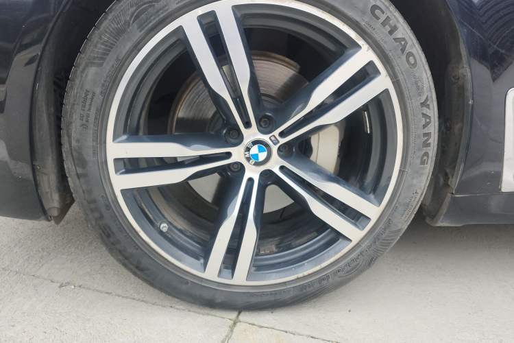 Used BMW 7 Series 2016 730Li Luxury Model Right Front Wheel Hub