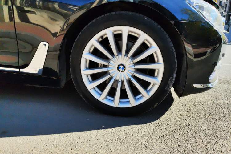 Used BMW 7 Series 2016 740Li Luxury Edition Right Front Wheel Hub