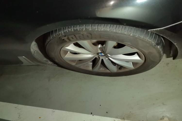 Used BMW 7 Series 2016 730Li Leading Model Right Front Wheel Hub