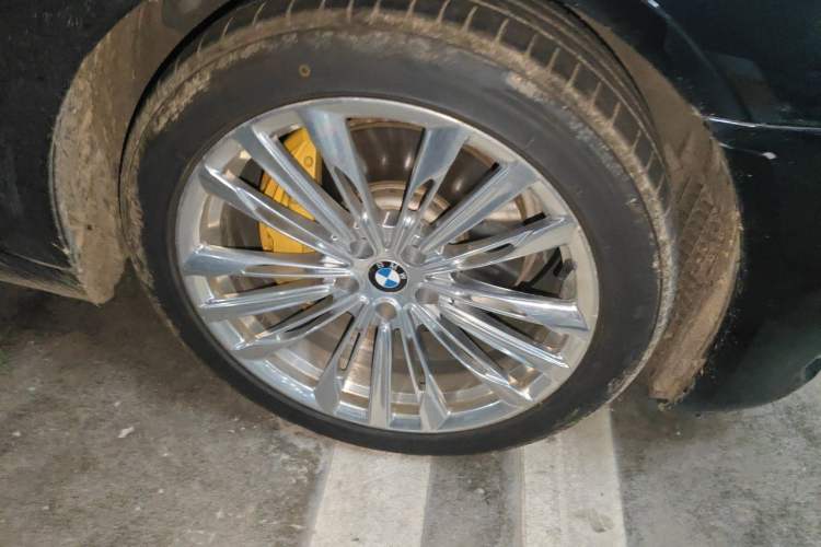 Used BMW 7 Series 2016 740Li Luxury Edition Right Front Wheel Hub