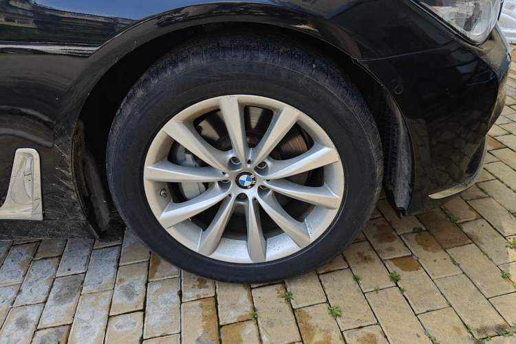 Used BMW 7 Series  Right Front Wheel Hub