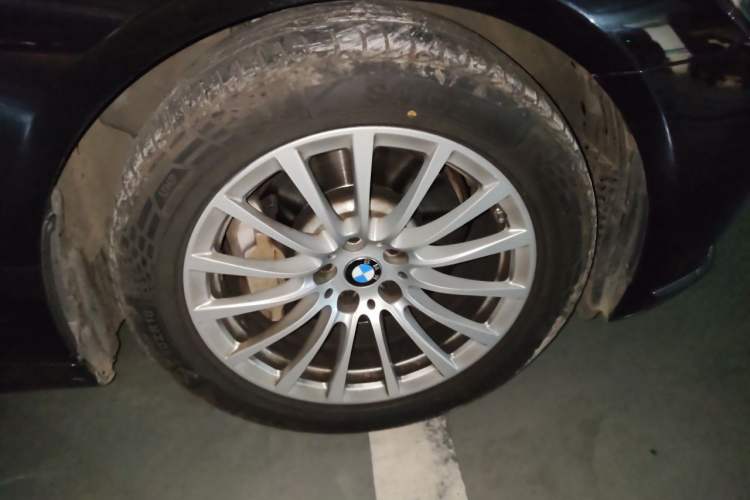 Used BMW 7 Series  Right Front Wheel Hub