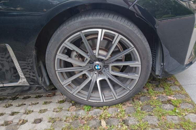 Used BMW 7 Series 2016 730Li Luxury Model Right Front Wheel Hub