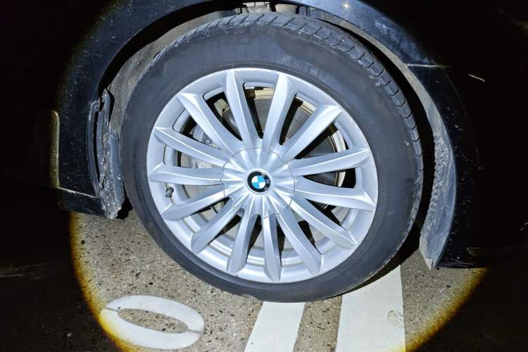 Used BMW 7 Series 2016 740Li Luxury Edition Right Front Wheel Hub