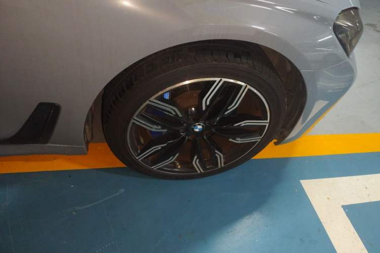 Used BMW 7 Series 2016 730Li Luxury Model Right Front Wheel Hub