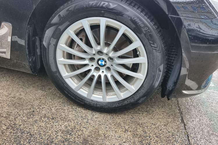 Used BMW 7 Series  Right Front Wheel Hub