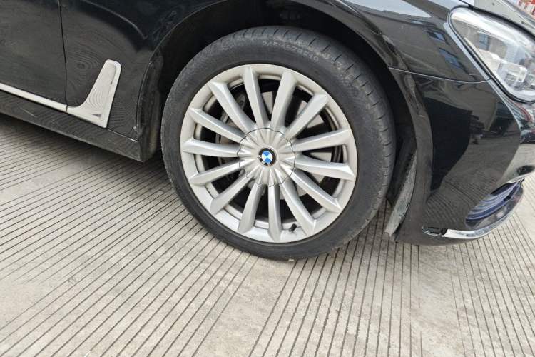 Used BMW 7 Series 2016 740Li Luxury Edition Right Front Wheel Hub