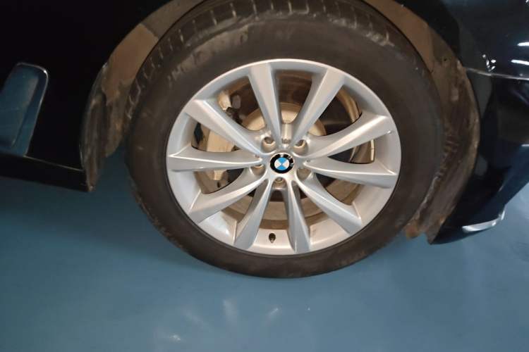 Used BMW 7 Series 2016 730Li Leading Model Right Front Wheel Hub