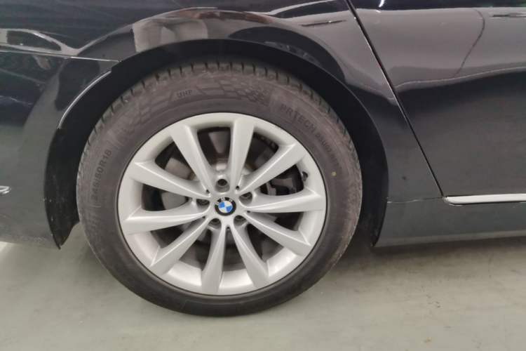 Used BMW 7 Series 2016 730Li Leading Model Right Rear Wheel Hub