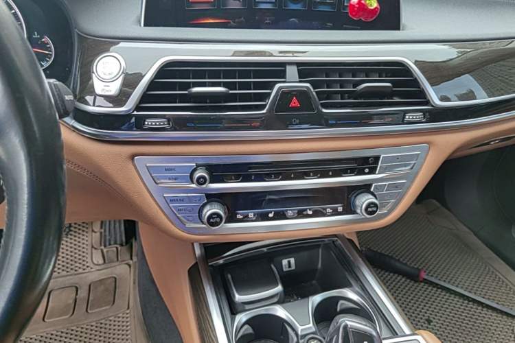 Used BMW 7 Series 2016 730Li Leading Model Audio And AC Panel