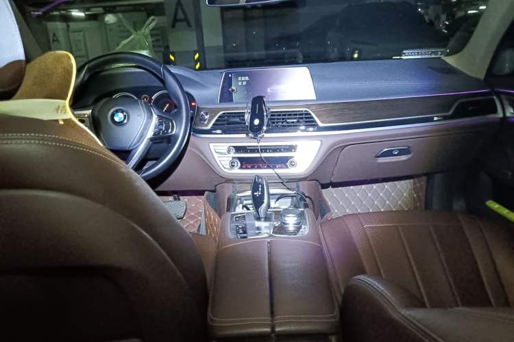 Used BMW 7 Series 2016 730Li Leading Model Center Console