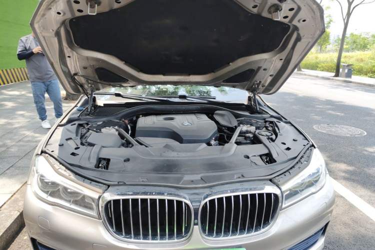 Used BMW 7 Series 2016 730Li Luxury Model Engine Bay
