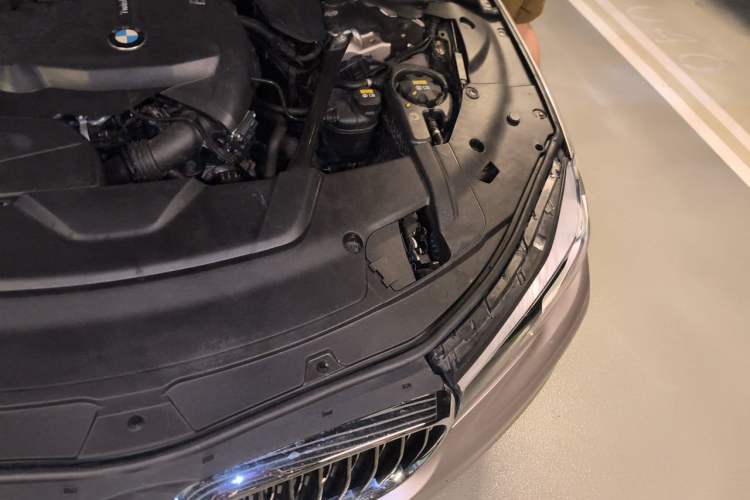 Used BMW 7 Series 2016 730Li Leading Model Engine Bay Left