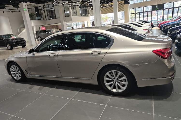 Used BMW 7 Series 2016 730Li Leading Model Exterior 3
