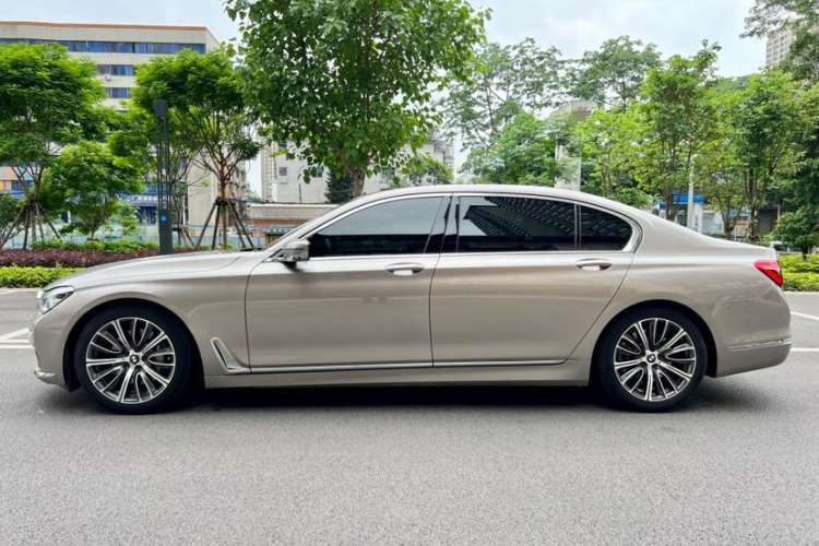Used BMW 7 Series 2016 730Li Luxury Model Exterior 3