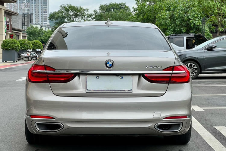 Used BMW 7 Series 2016 730Li Luxury Model Exterior 4