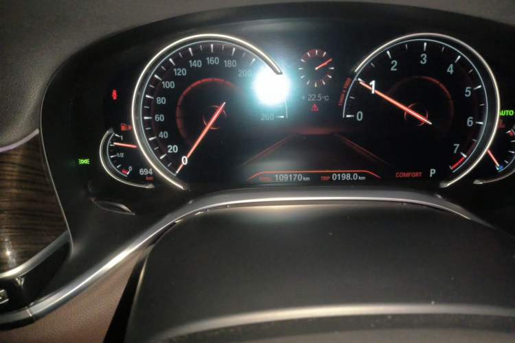 Used BMW 7 Series 2016 730Li Leading Model Odometer Close Up