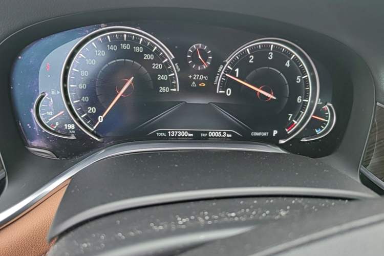 Used BMW 7 Series 2016 730Li Leading Model Odometer Close Up