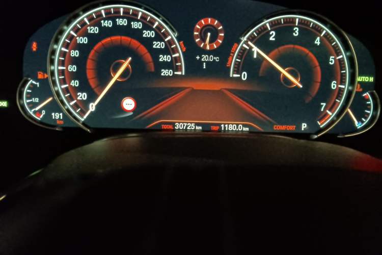 Used BMW 7 Series 2016 730Li Leading Model Odometer Close Up
