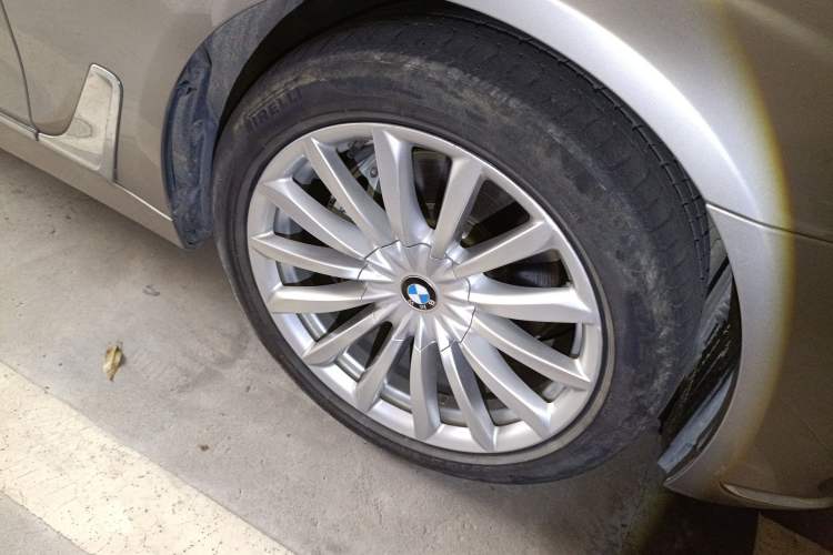 Used BMW 7 Series 2016 740Li Luxury Edition Right Front Wheel Hub