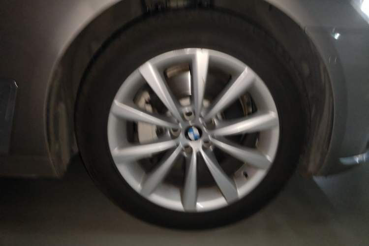 Used BMW 7 Series 2016 730Li Luxury Model Right Front Wheel Hub