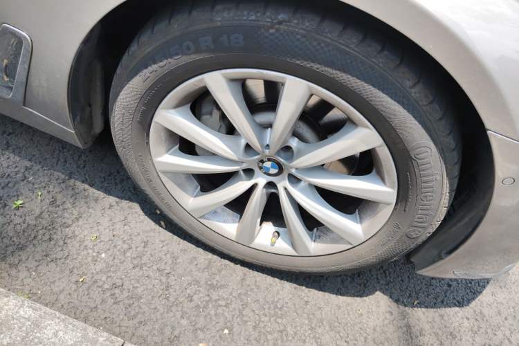 Used BMW 7 Series 2016 730Li Luxury Model Right Front Wheel Hub