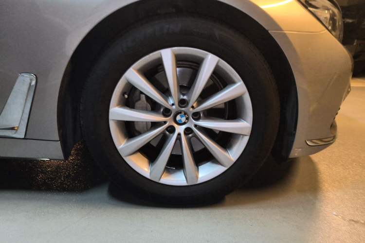 Used BMW 7 Series 2016 730Li Leading Model Right Front Wheel Hub