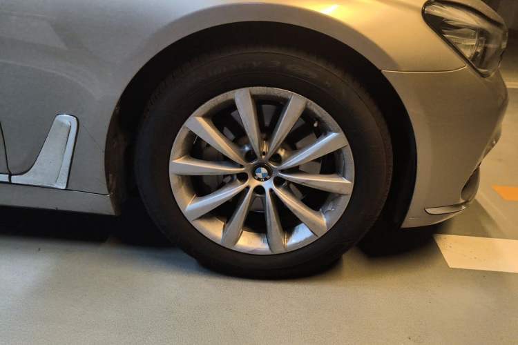 Used BMW 7 Series 2016 730Li Leading Model Right Front Wheel Hub