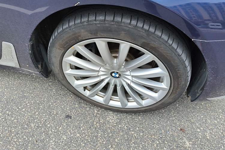Used BMW 7 Series 2016 740Li Luxury Edition Right Front Wheel Hub