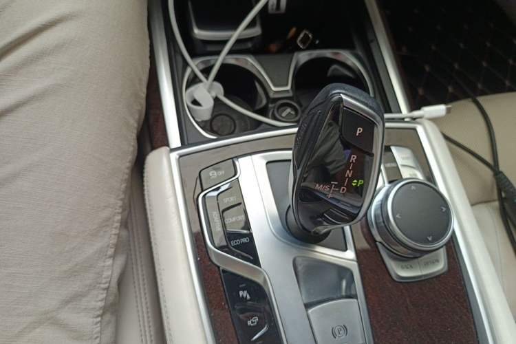 Used BMW 7 Series 2016 750Li xDrive Four-Seat Version Gear Lever