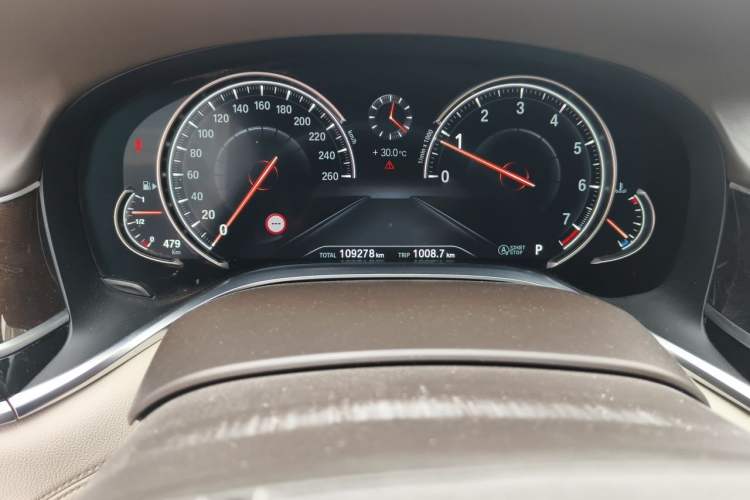 Used BMW 7 Series 2016 750Li xDrive Four-Seat Version Odometer Close Up