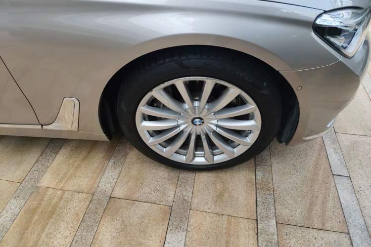 Used BMW 7 Series 2016 740Li Luxury Edition Right Front Wheel Hub