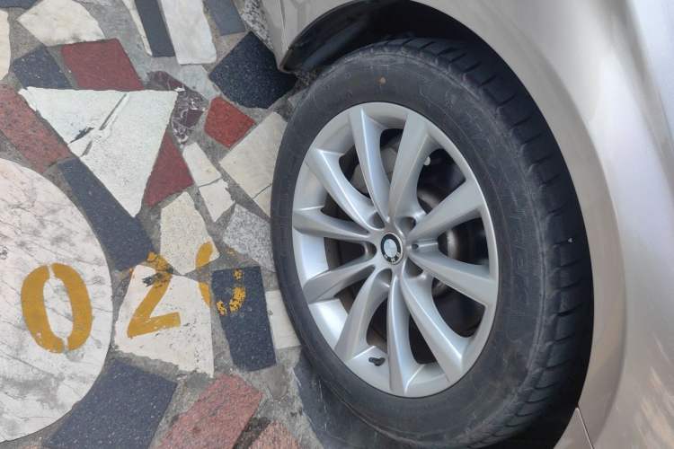 Used BMW 7 Series 2016 730Li Luxury Model Right Front Wheel Hub