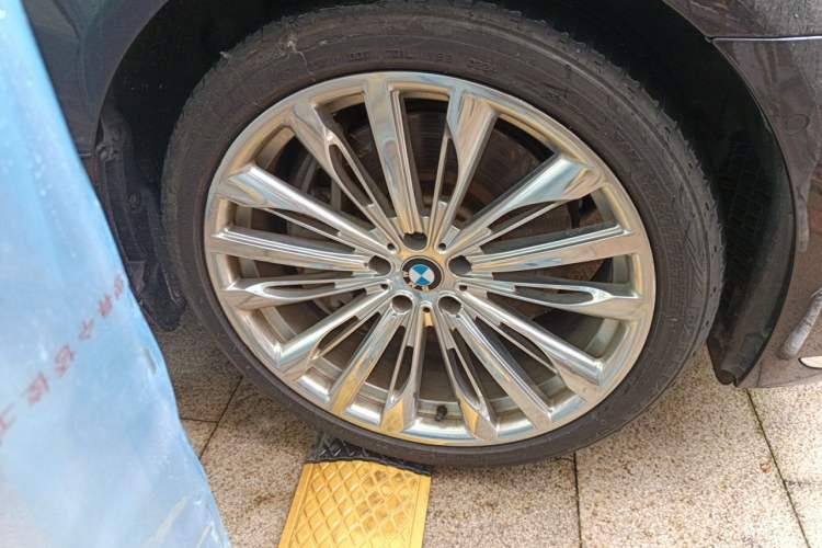Used BMW 7 Series 2016 750Li xDrive Four-Seat Version Right Front Wheel Hub
