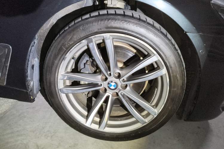Used BMW 7 Series 2016 730Li Luxury Model Right Front Wheel Hub