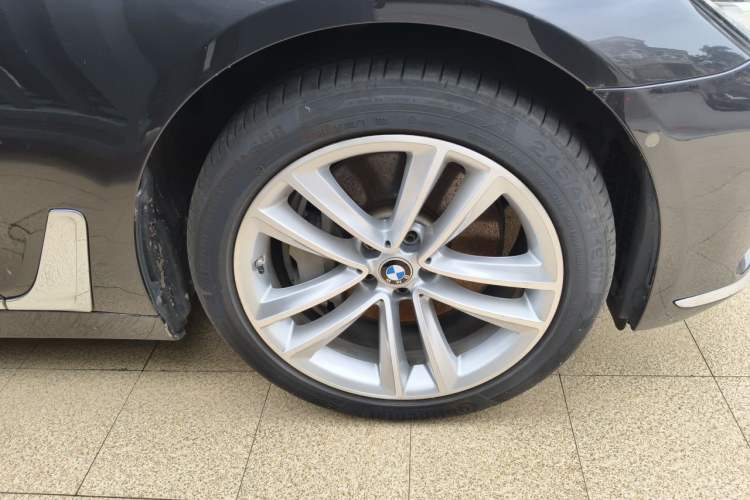 Used BMW 7 Series 2016 750Li xDrive Four-Seat Version Right Front Wheel Hub