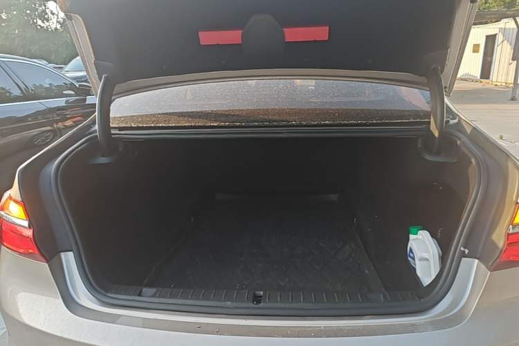 Used BMW 7 Series 2016 730Li Leading Model Trunk