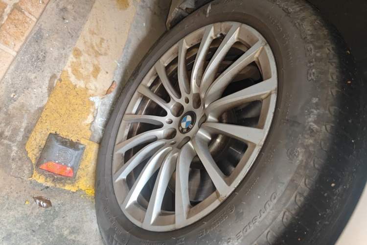 Used BMW 7 Series  Right Front Wheel Hub