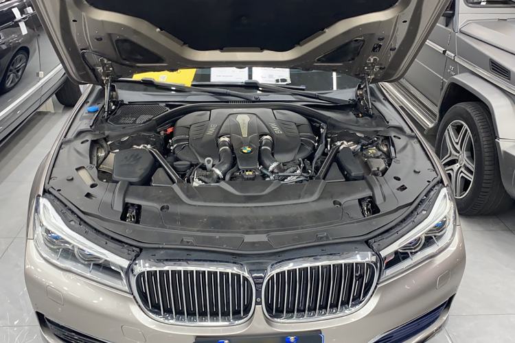 Used BMW 7 Series 2016 750Li xDrive Four-Seat Version Engine Bay