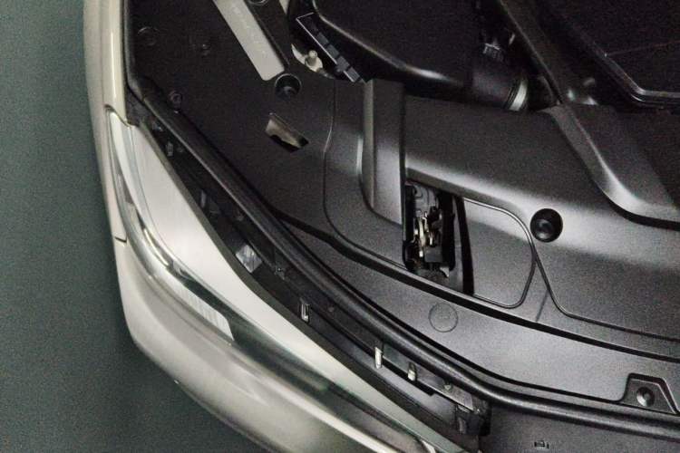 Used BMW 7 Series 2016 730Li Leading Model Engine Bay Right