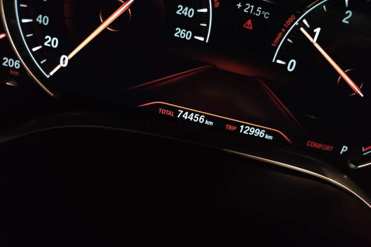 Used BMW 7 Series 2016 730Li Leading Model Odometer Close Up