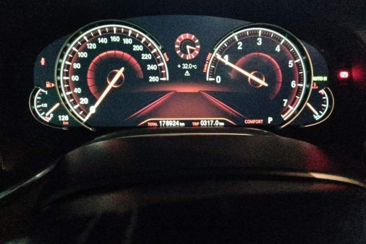 Used BMW 7 Series 2016 730Li Leading Model Odometer Close Up