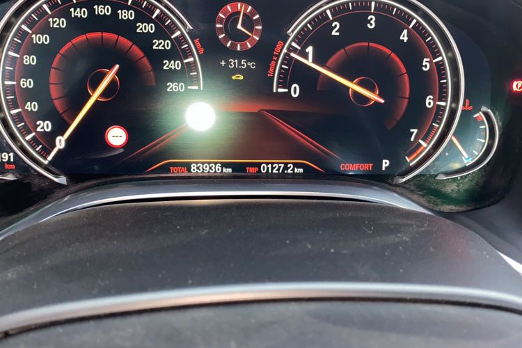 Used BMW 7 Series 2016 750Li xDrive Four-Seat Version Odometer Close Up