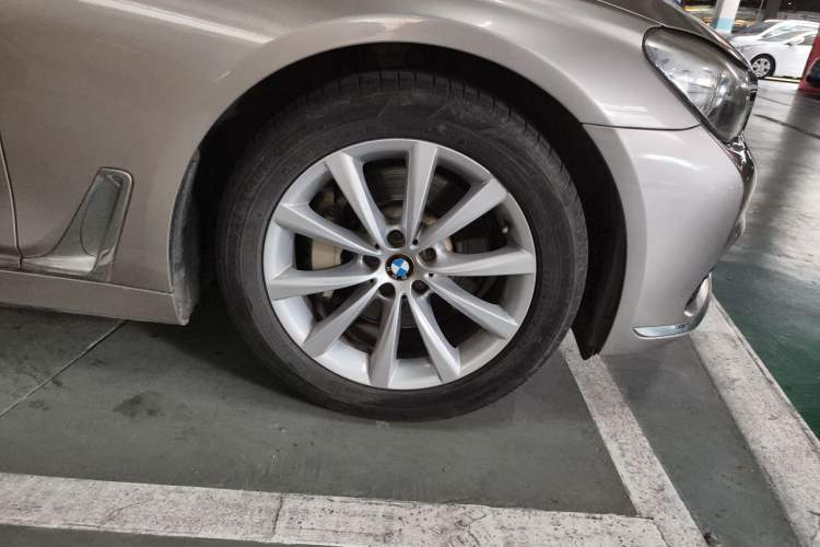 Used BMW 7 Series 2016 730Li Leading Model Right Front Wheel Hub