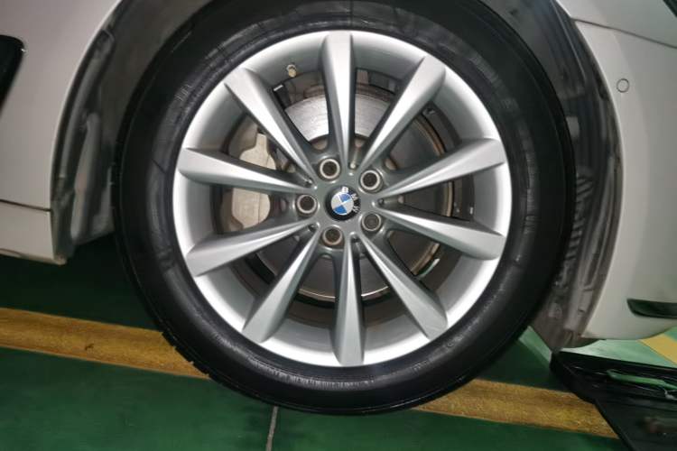 Used BMW 7 Series 2016 730Li Luxury Model Right Front Wheel Hub