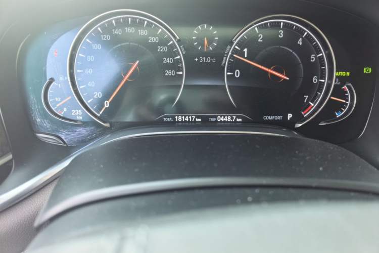 Used BMW 7 Series 2016 730Li Leading Model Odometer Close Up