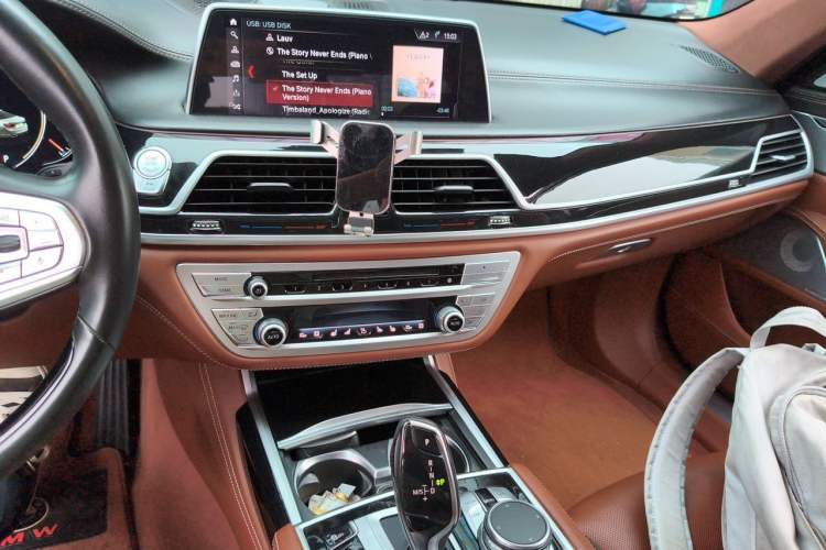 Used BMW 7 Series 2017 740Li xDrive Luxury Edition Audio And AC Panel