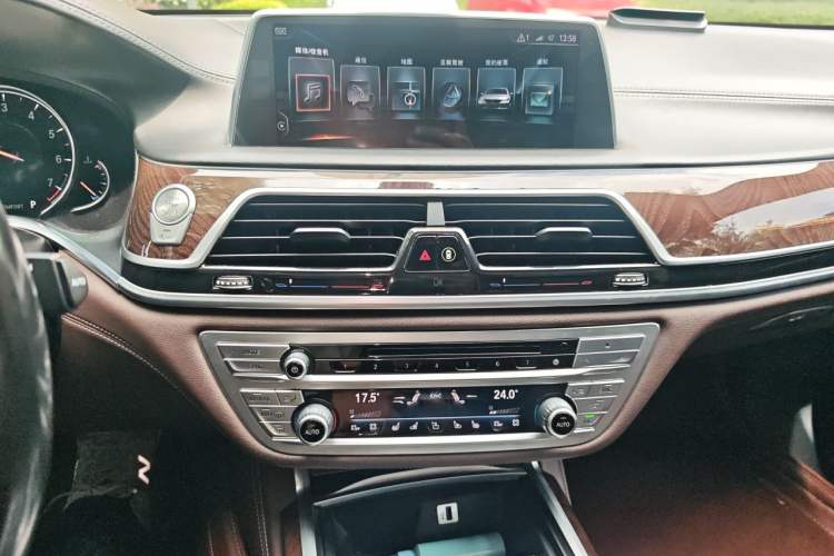 Used BMW 7 Series 2017 740Li xDrive Luxury Edition Audio And AC Panel