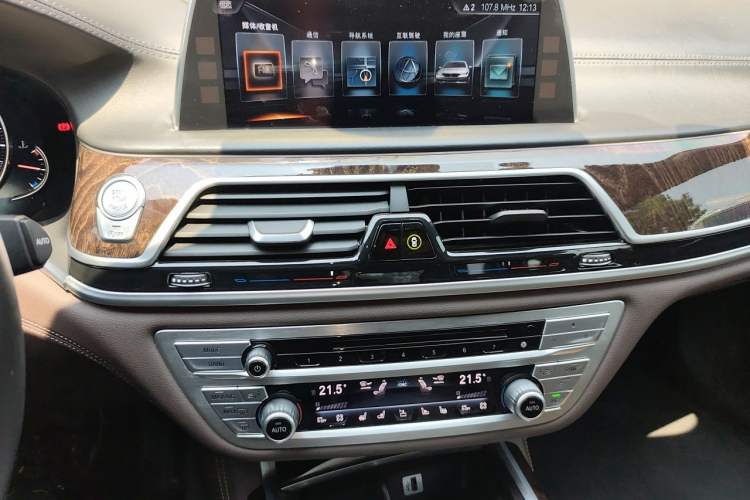Used BMW 7 Series 2017 740Li xDrive Luxury Edition Audio And AC Panel